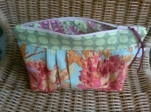 Peony pleated purse - paisley lining